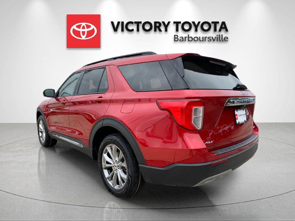 Used 2023 Ford Explorer XLT w/ Equipment Group 202A AWD/4WD image 3