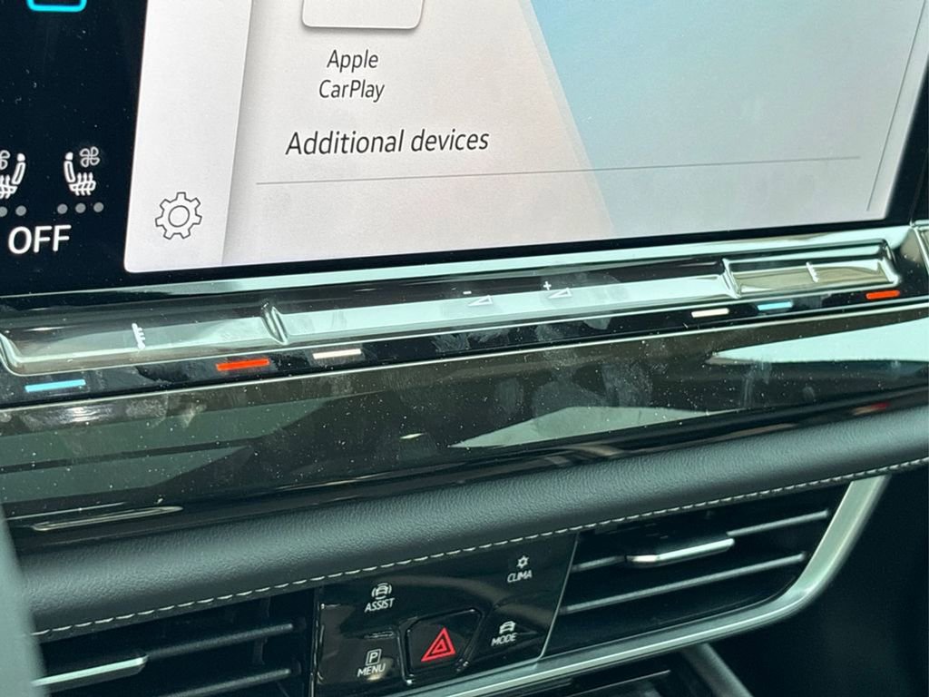 Used 2025 Volkswagen Atlas Cross Sport SE image 33