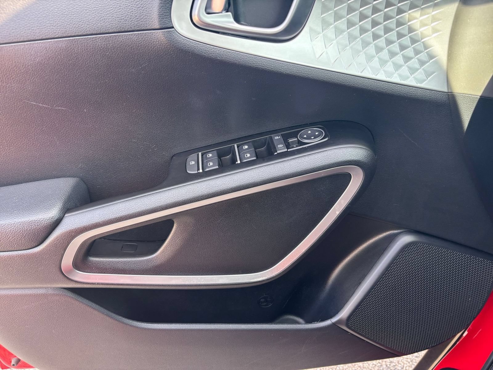 Used 2025 Kia Soul LX w/ LX Technology Package FWD image 18