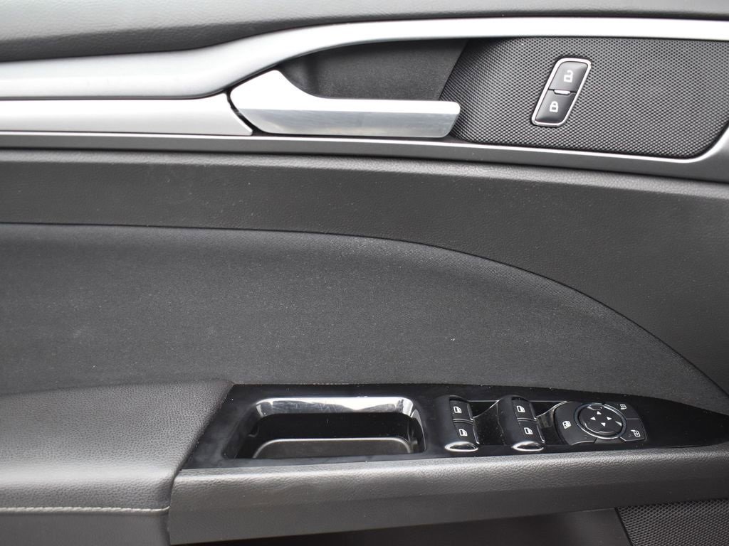 Used 2016 Ford Fusion SE image 10