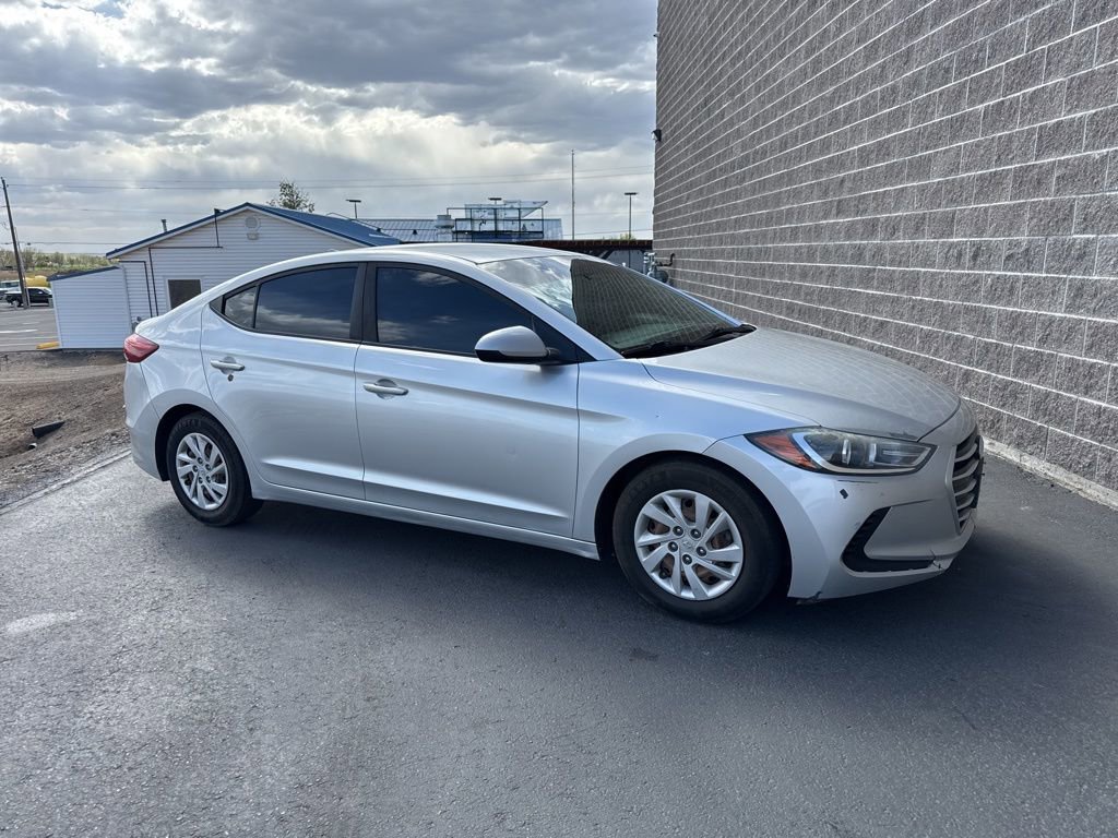 Used 2017 Hyundai Elantra SE image 1