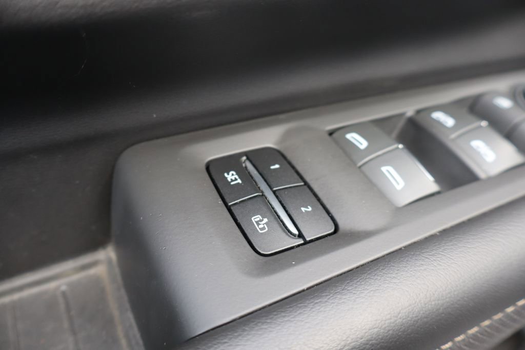 Used 2023 Chevrolet Suburban Premier image 10