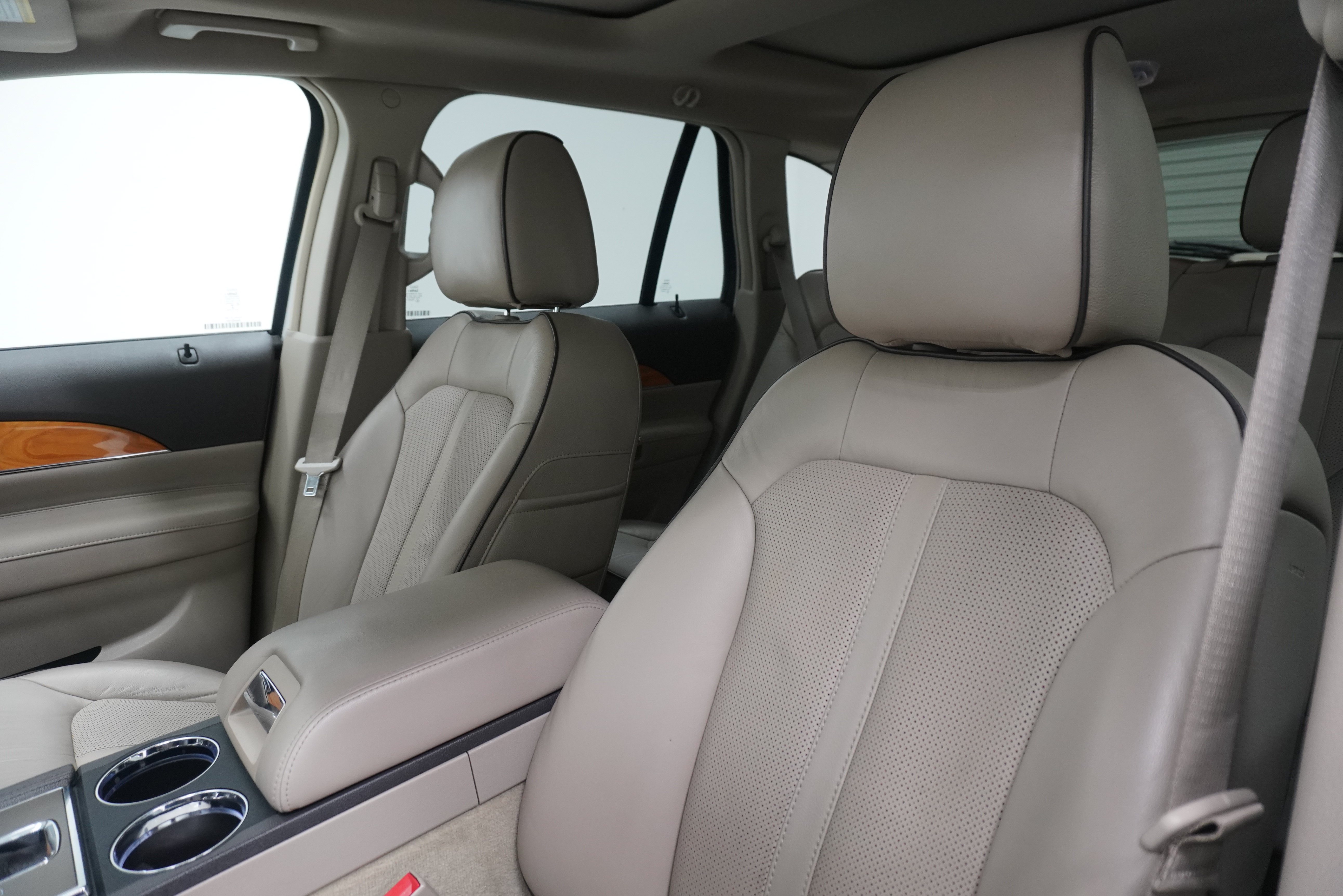 Used 2014 Lincoln MKX FWD w/ Equipment Group 102A image 11