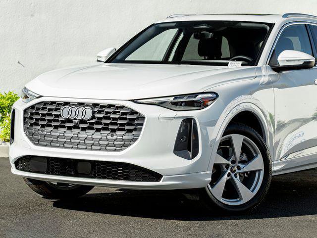 Certified 2025 Audi Q5 Premium Plus w/ Premium Plus image 2