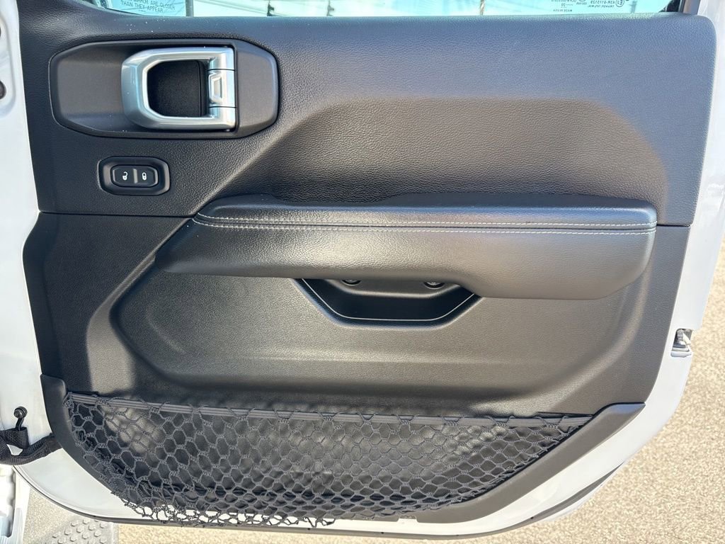 Used 2020 Jeep Wrangler Unlimited Sahara AWD/4WD image 24