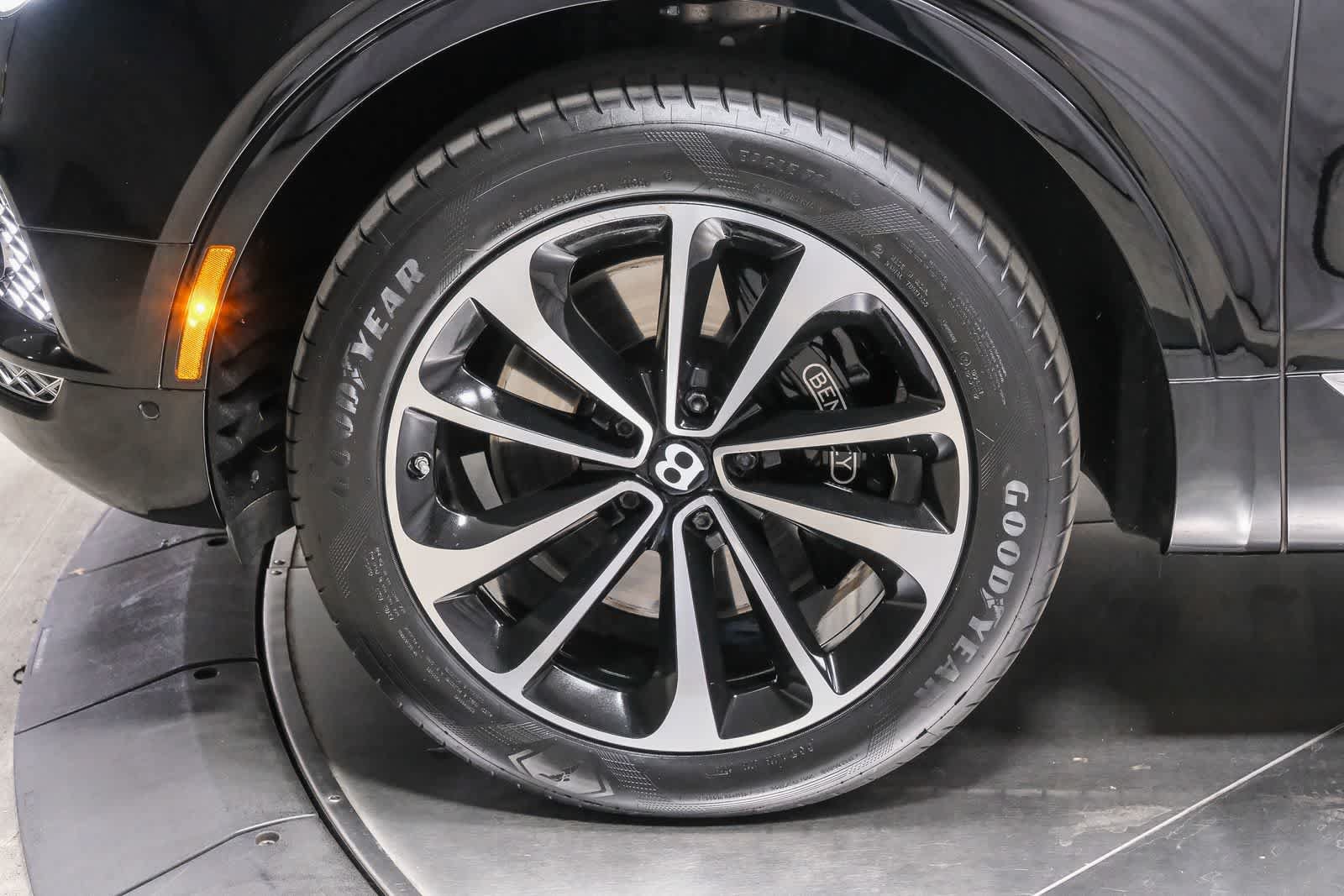 Used 2018 Bentley Bentayga AWD/4WD image 10