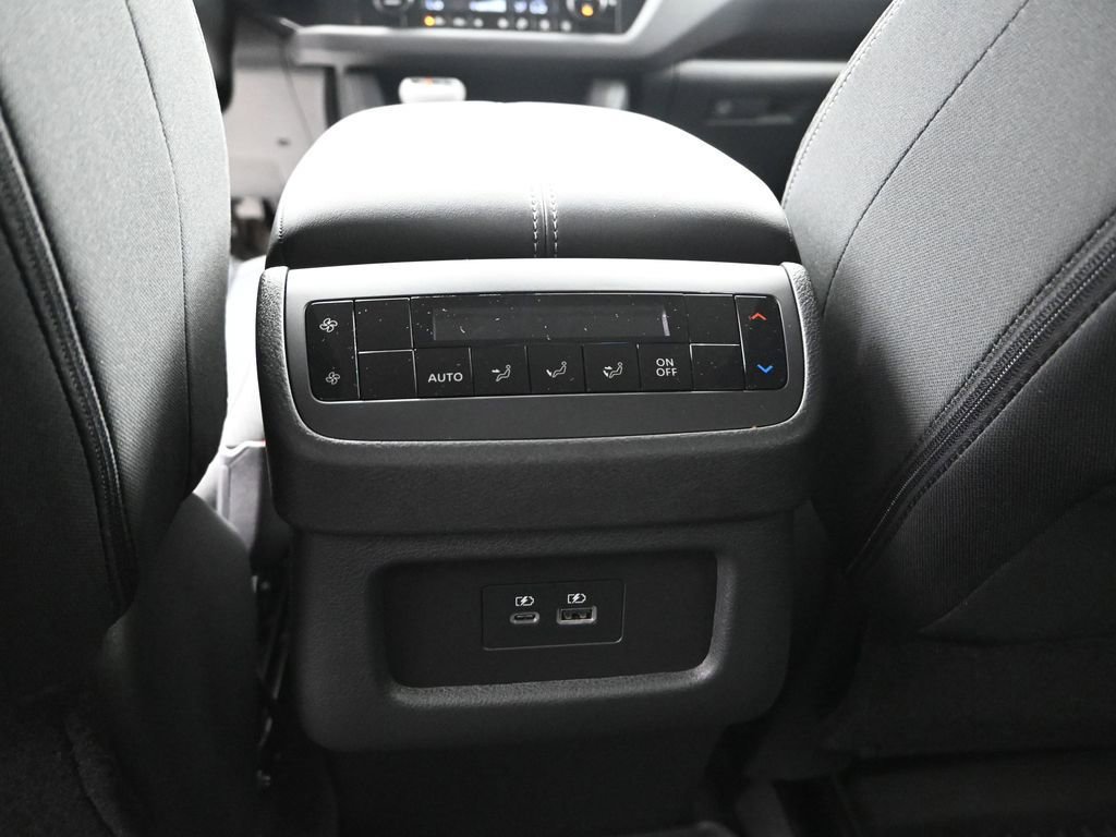 Used 2025 Nissan Pathfinder SV image 13