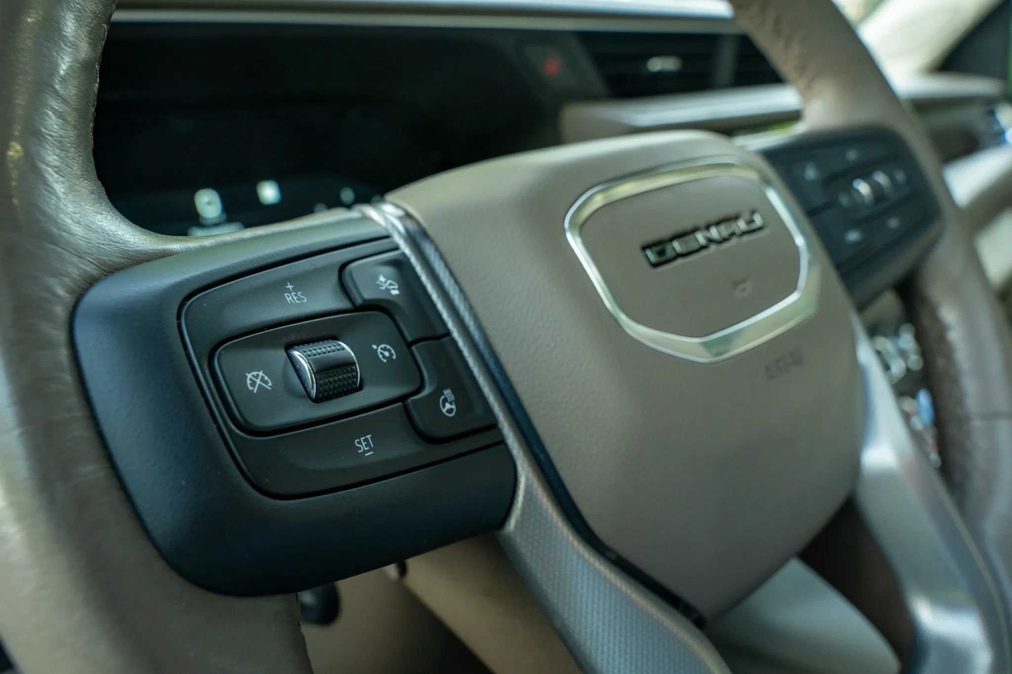 Used 2022 GMC Yukon Denali AWD/4WD image 27