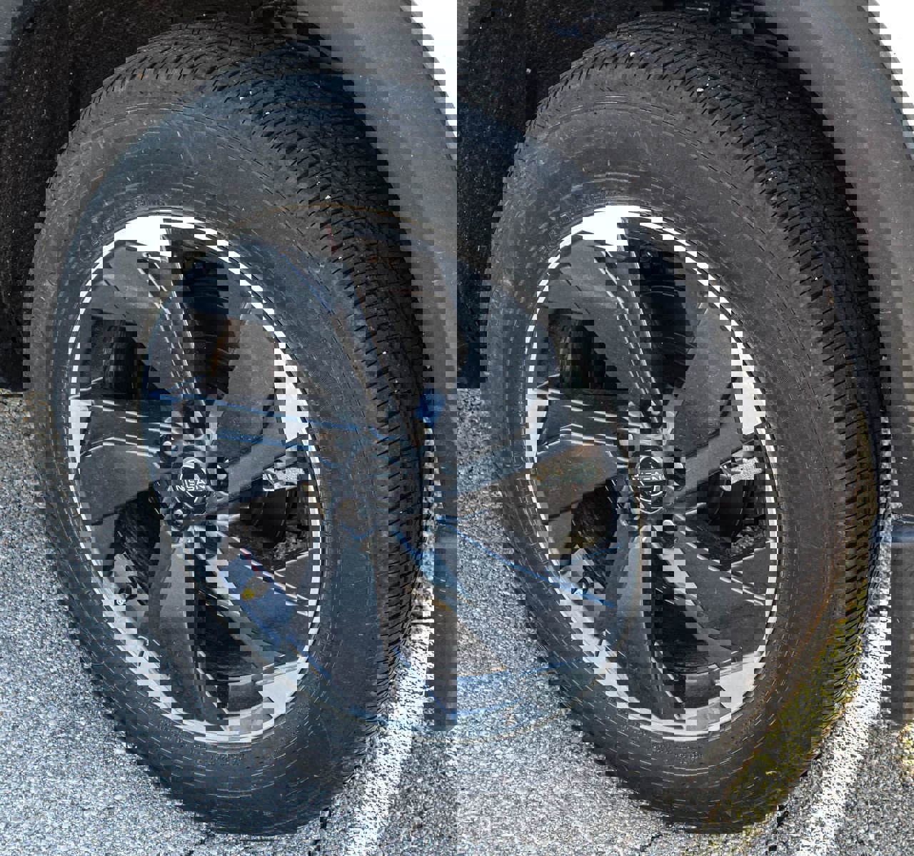 Used 2025 Nissan Rogue SV w/ SV Premium Package image 7