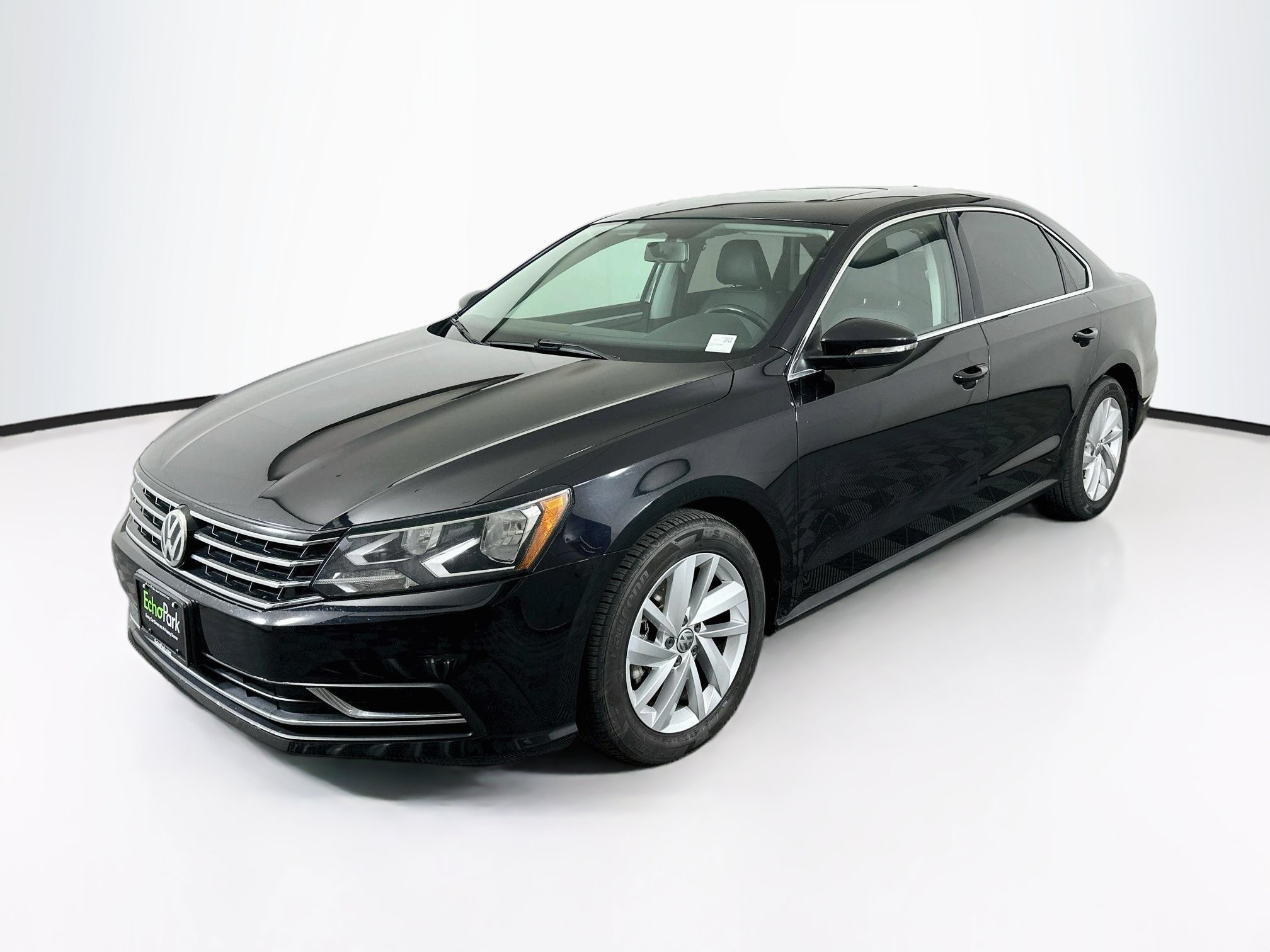 Used 2018 Volkswagen Passat 2.0T SE FWD image 3