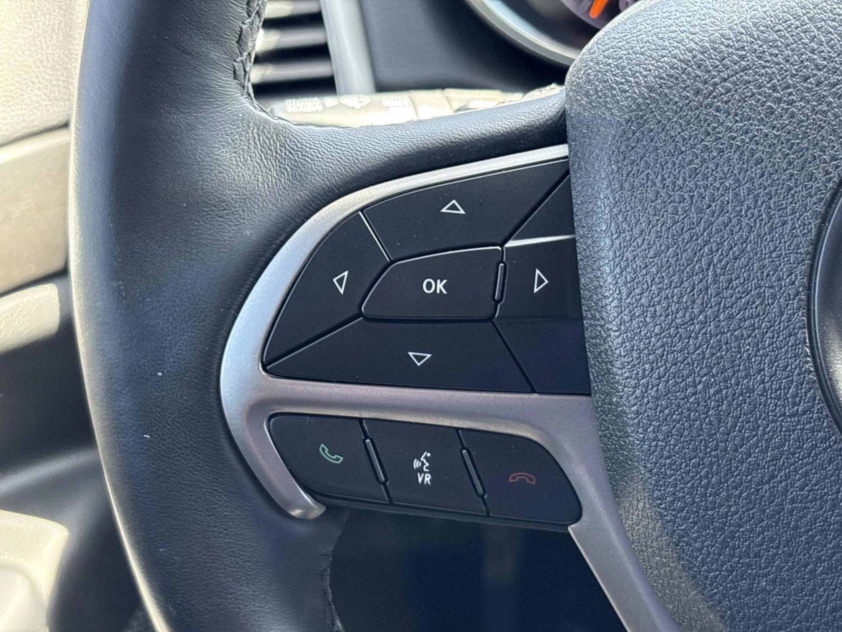 Used 2018 Jeep Grand Cherokee Altitude image 26