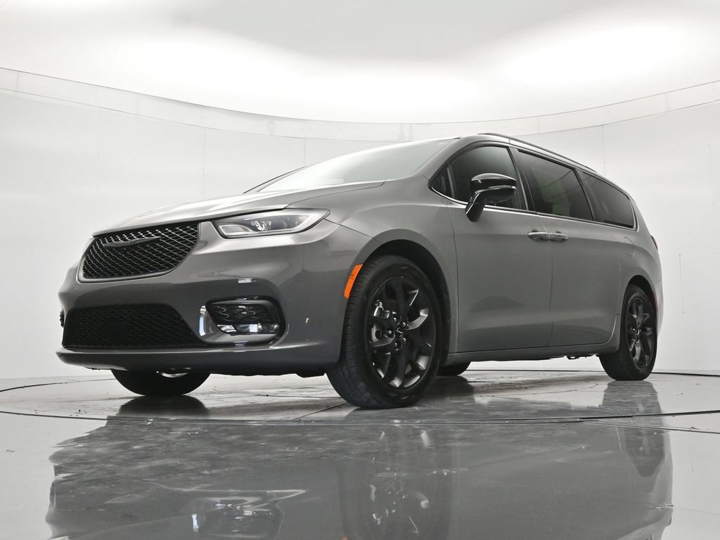 Used 2025 Chrysler Pacifica Limited FWD image 37