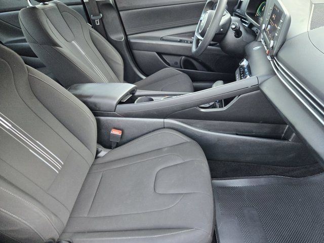 Certified 2025 Hyundai Elantra Hybrid FWD image 13