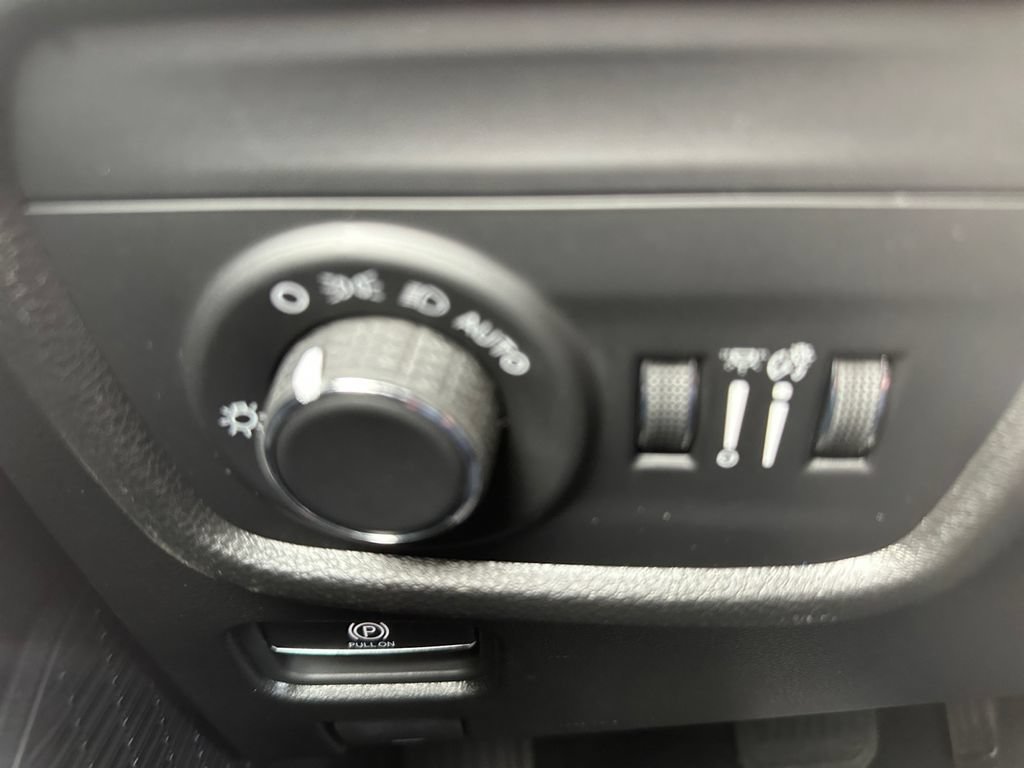 New 2025 Jeep Grand Cherokee Laredo X w/ Luxury Tech Group I AWD/4WD image 18