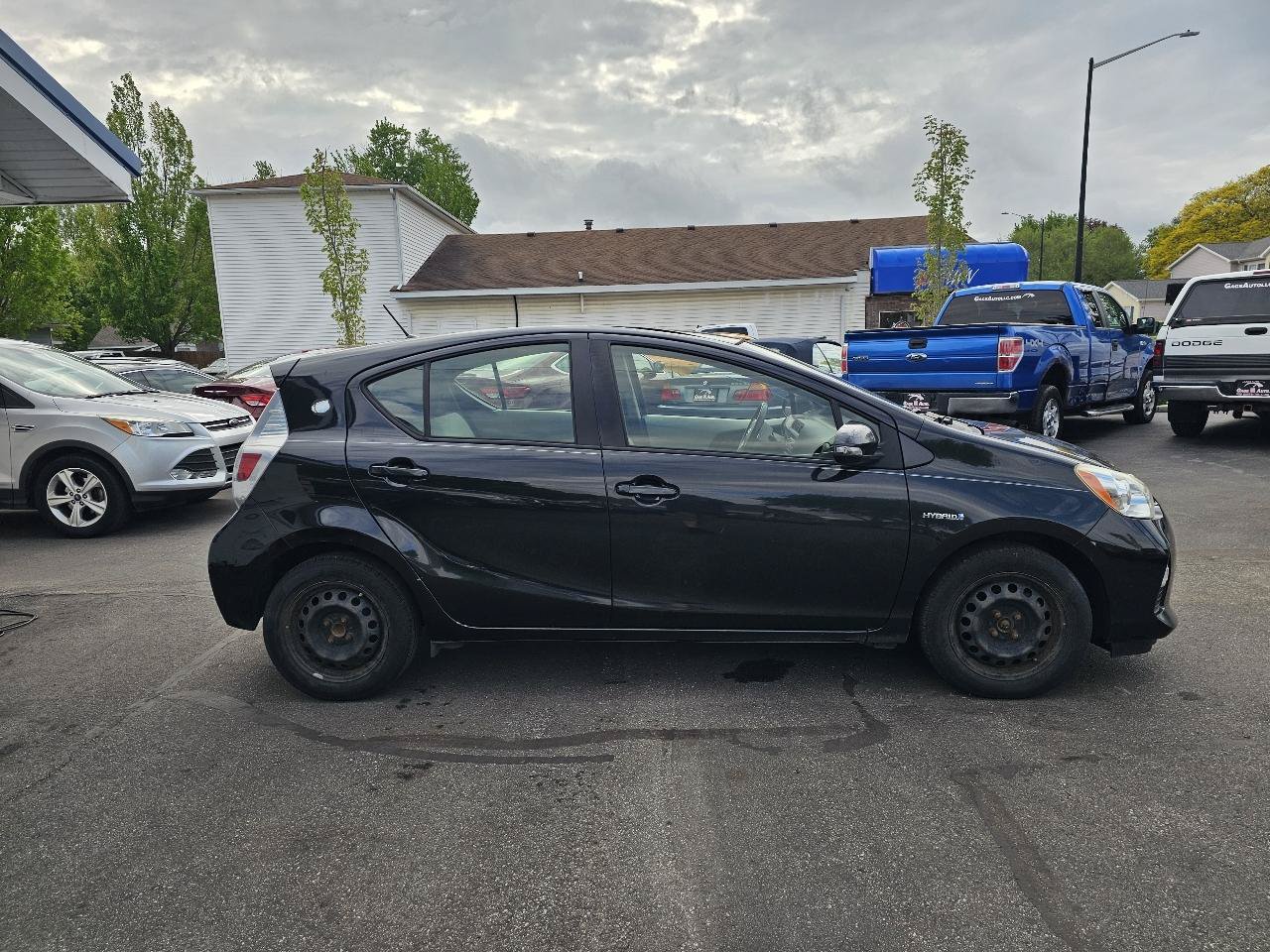 Used 2014 Toyota Prius C One FWD image 13