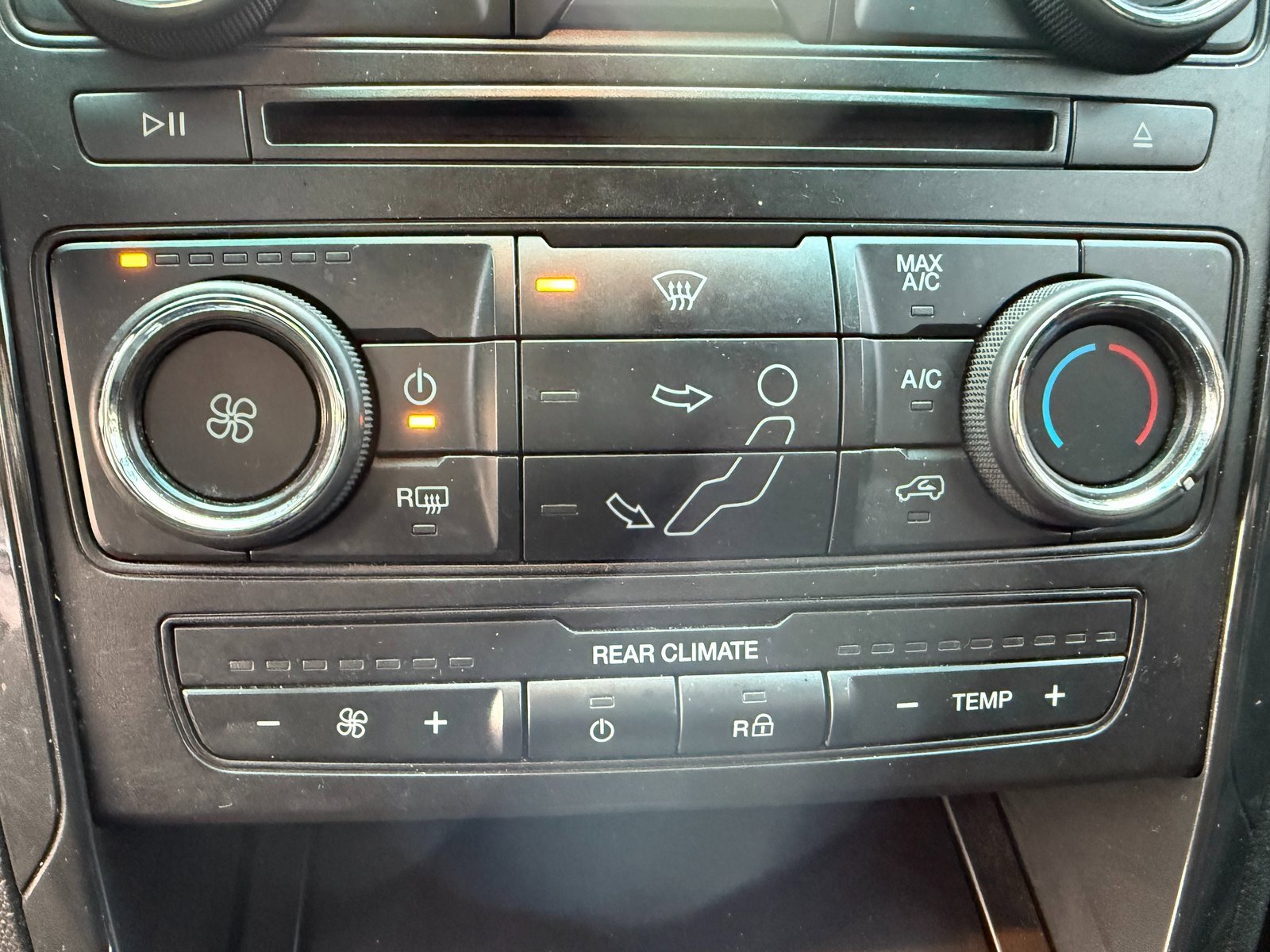 Used 2017 Ford Explorer XLT image 16