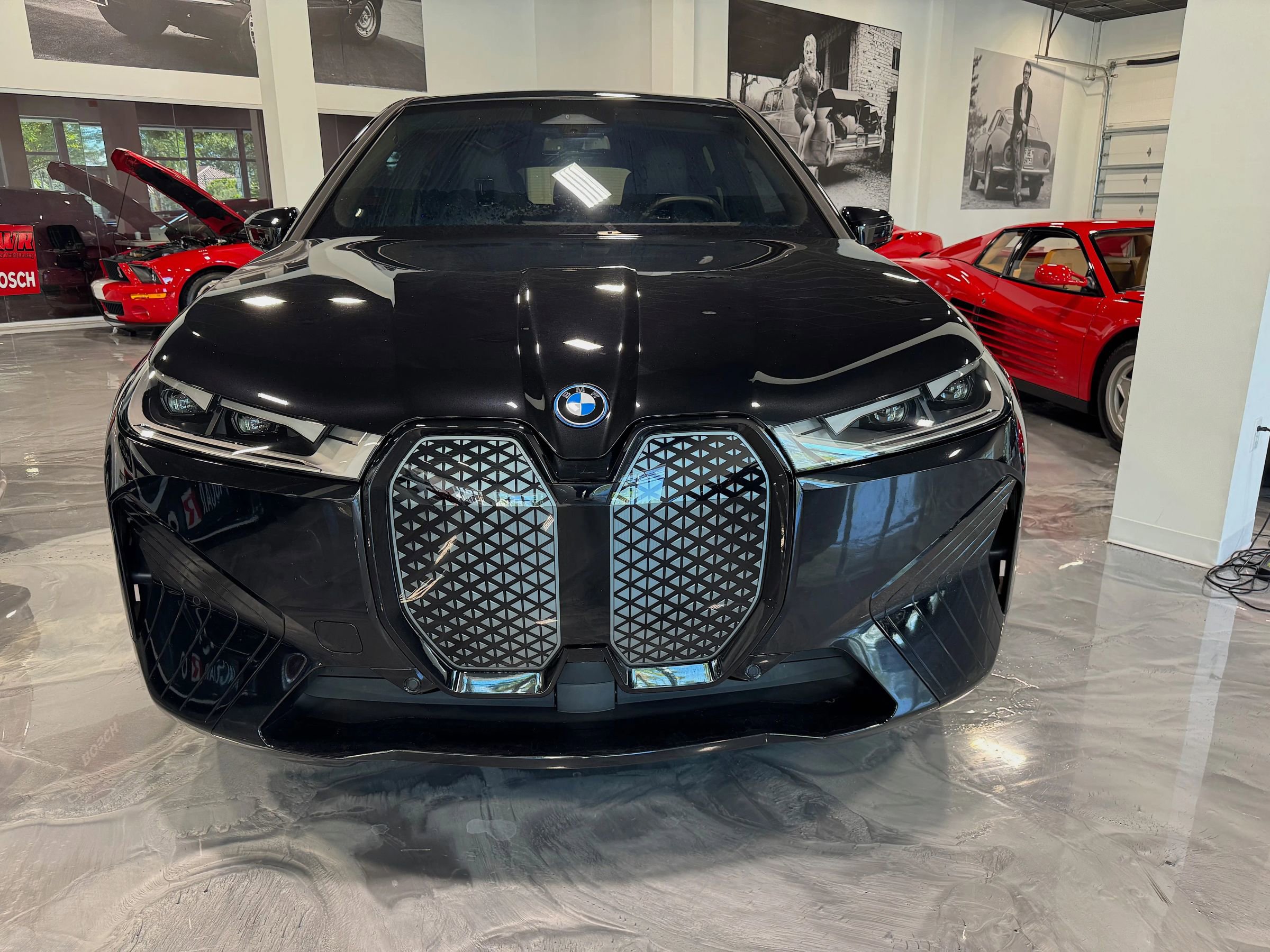 Used 2023 BMW iX xDrive50 w/ Sport Package image 8