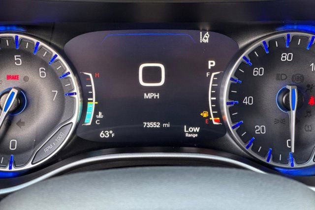 Used 2023 Chrysler Pacifica Touring-L image 28