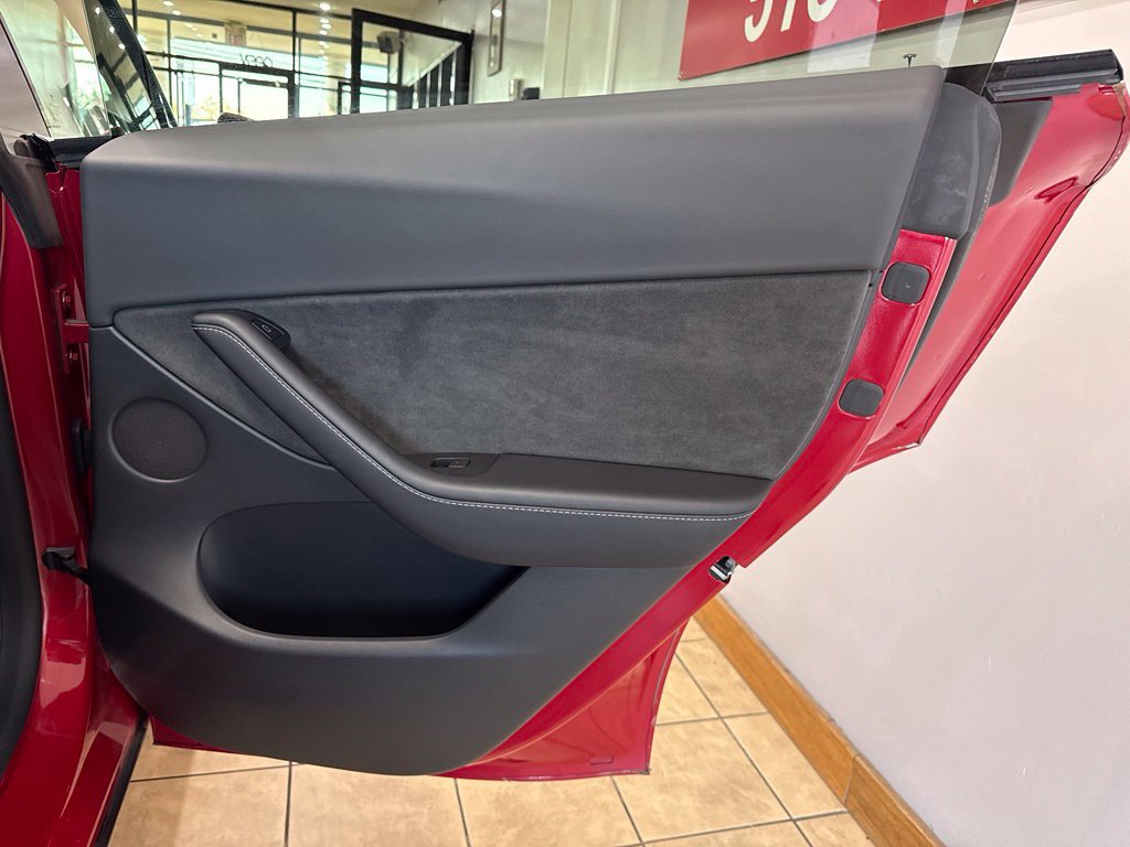 Used 2022 Tesla Model Y Long Range AWD/4WD image 28