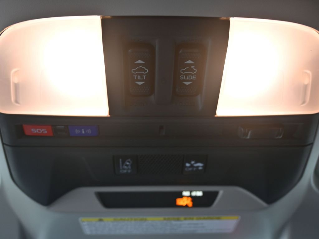 Used 2022 Subaru Crosstrek 2.5i Sport w/ Moonroof Package image 14