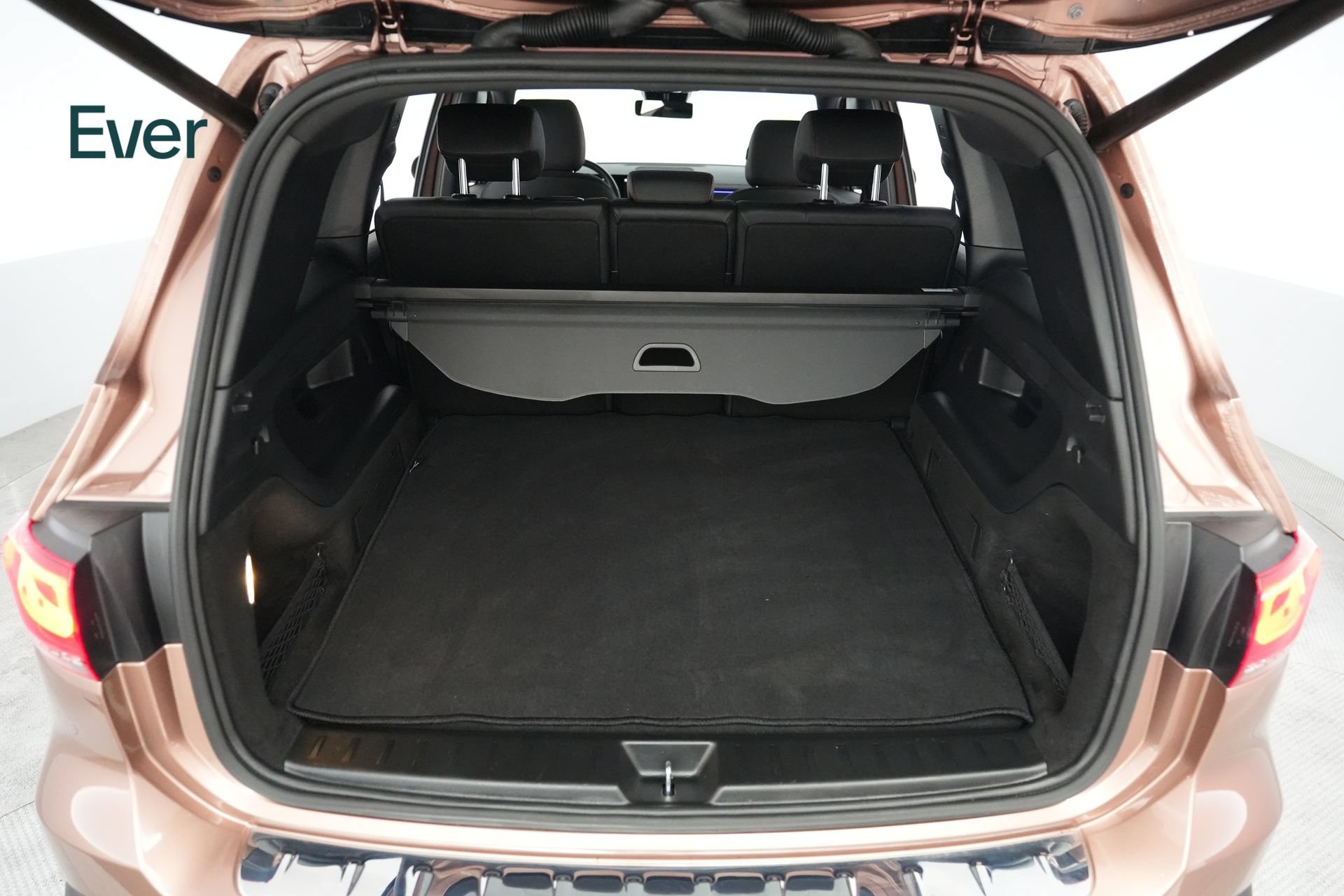 Used 2023 Mercedes-Benz EQB 300 4MATIC image 8