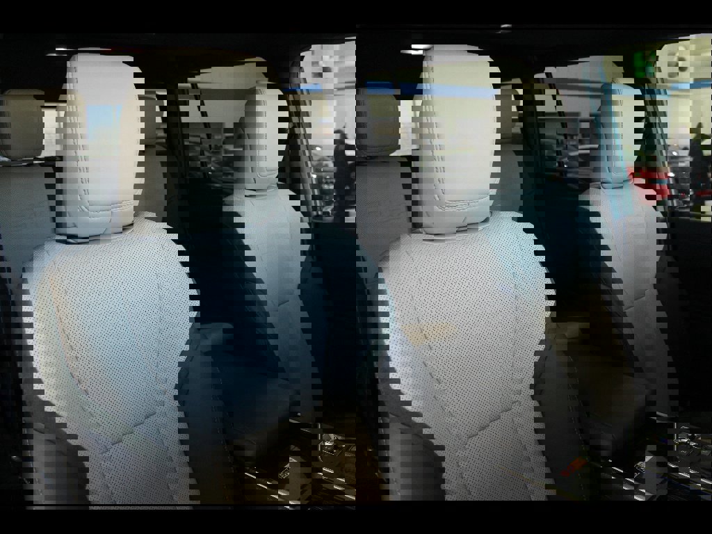 Used 2024 Lexus GX 550 image 23