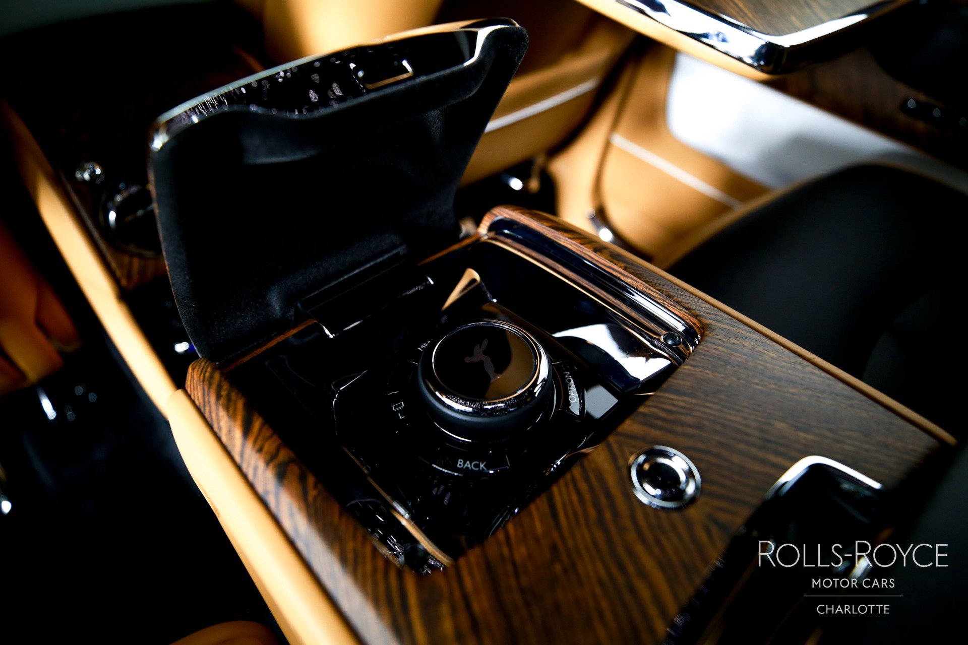 Used 2025 Rolls-Royce Cullinan image 21