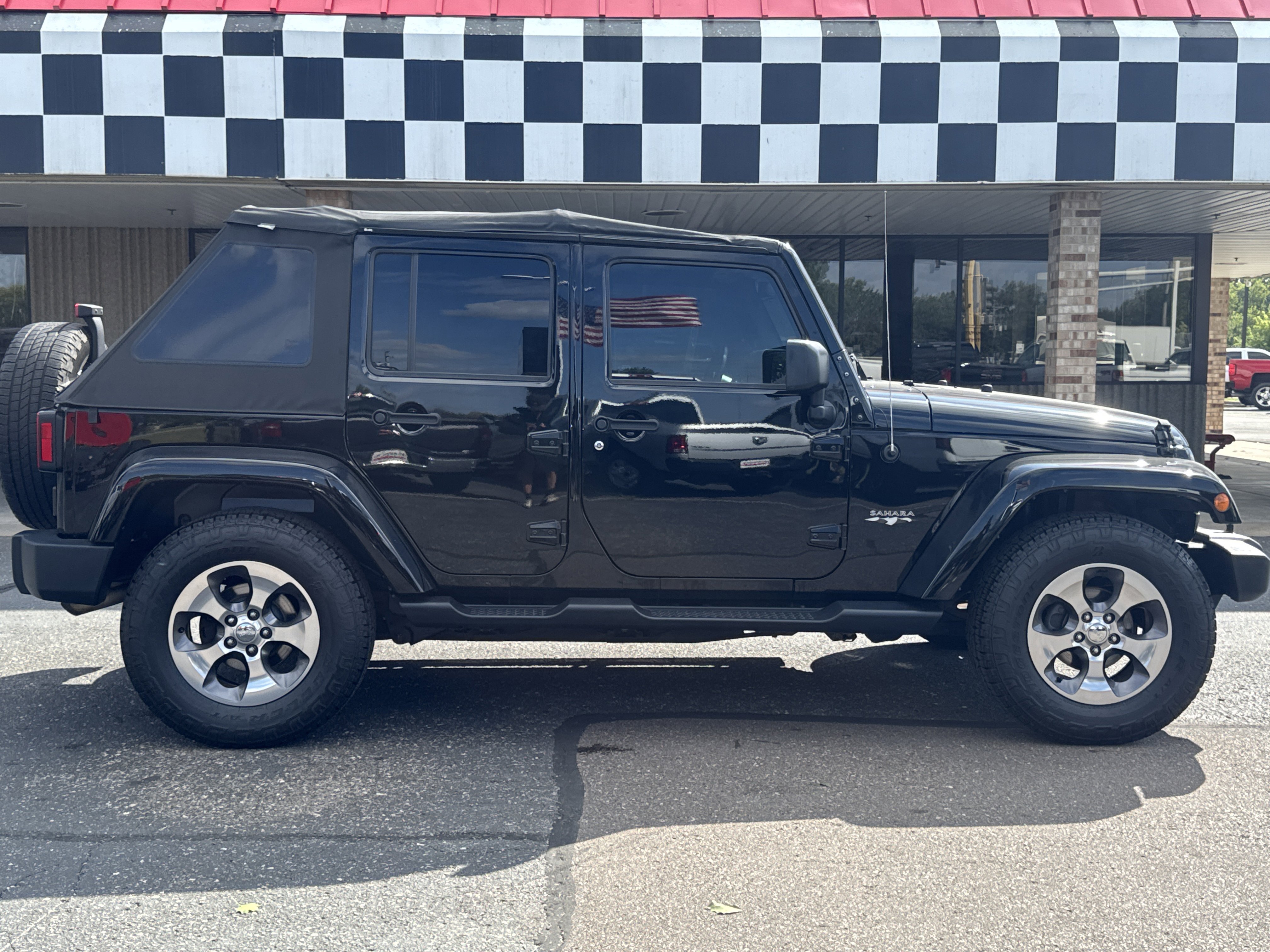 Used 2016 Jeep Wrangler Unlimited Sahara w/ Dual Top Group image 8