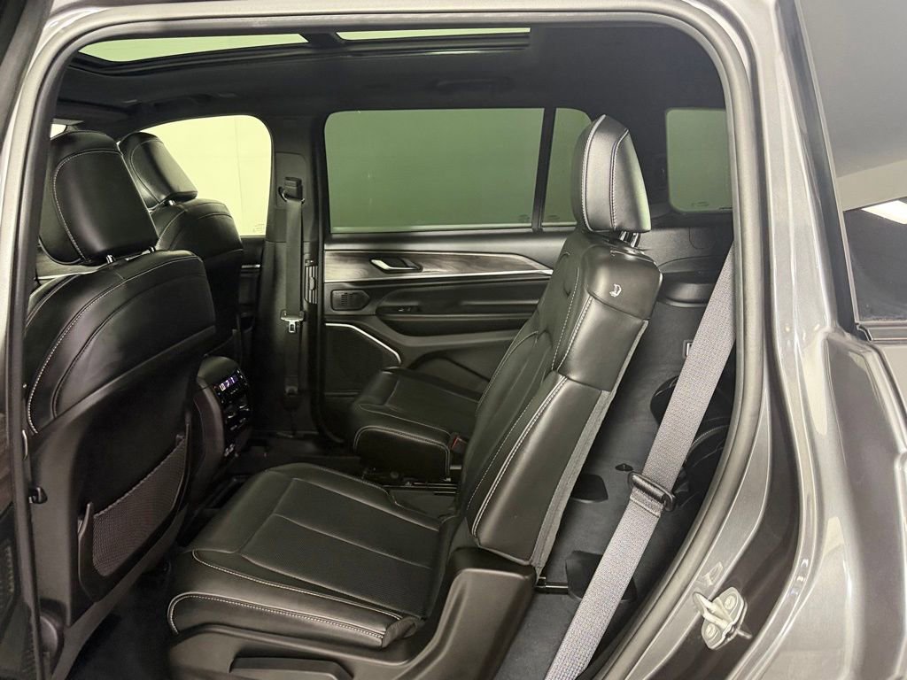 Used 2023 Jeep Grand Cherokee L Overland RWD image 25