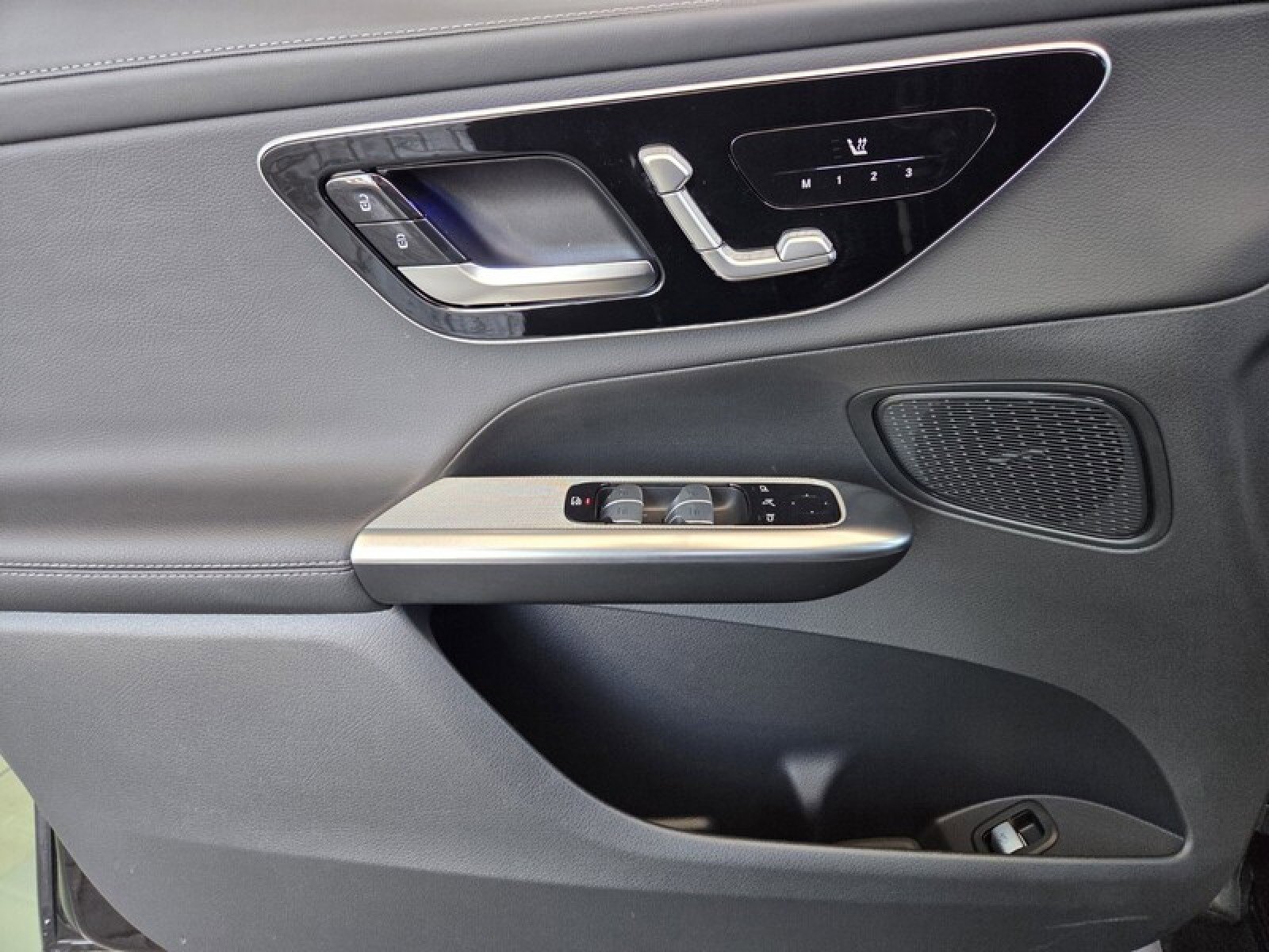 Certified 2024 Mercedes-Benz GLC 300 4MATIC w/ AMG Line image 23