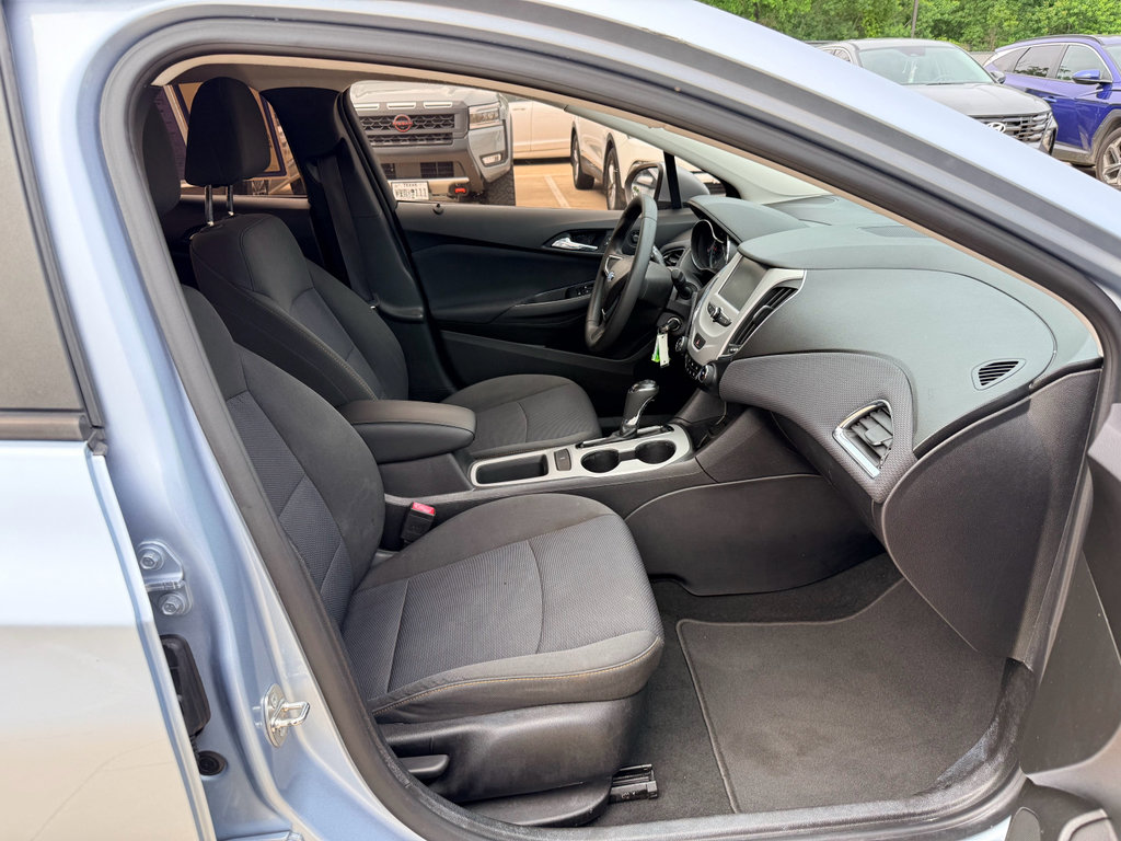 Used 2017 Chevrolet Cruze LS FWD image 10