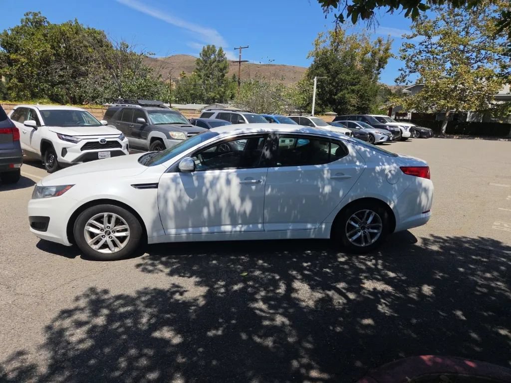 Used 2011 Kia Optima LX FWD image 2