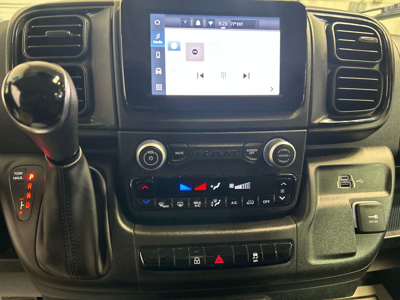Used 2025 RAM ProMaster 3500 w/ Convenience Group FWD image 8
