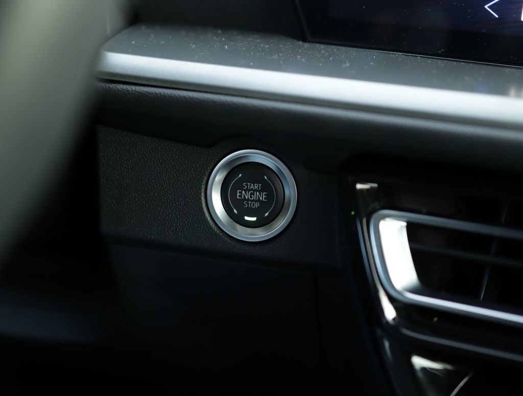 Used 2024 Chevrolet Traverse LT w/ Trailering Package image 19