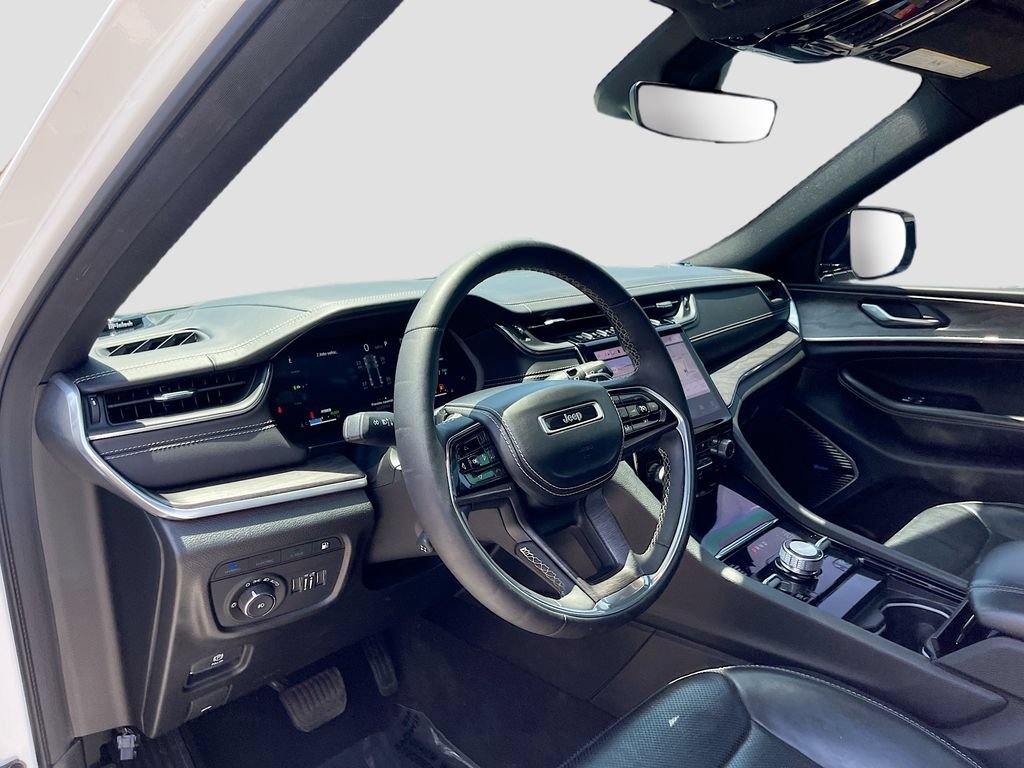 Used 2022 Jeep Grand Cherokee Overland AWD/4WD image 9