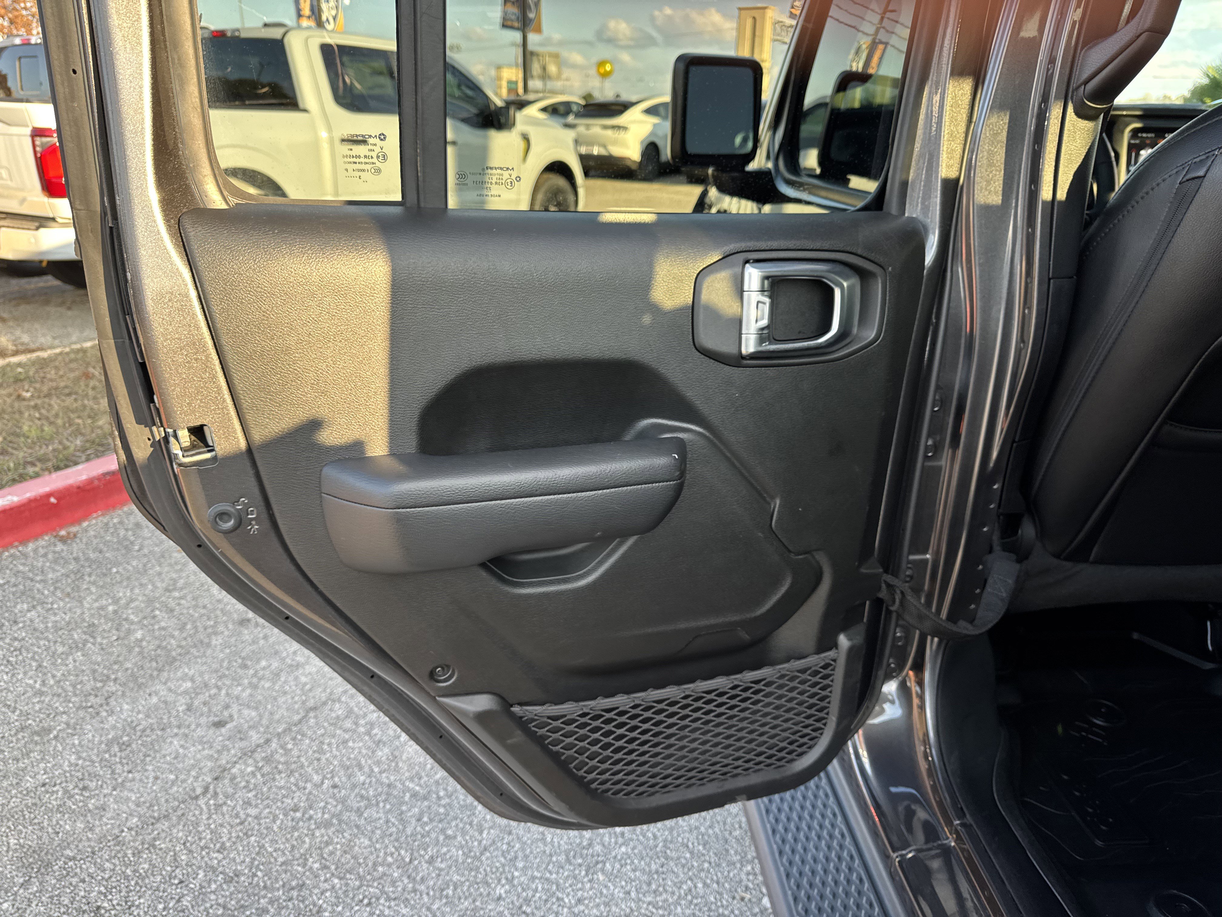 Used 2023 Jeep Gladiator Sport image 15