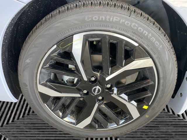 New 2025 Nissan Versa SR w/ Trunk Package image 14