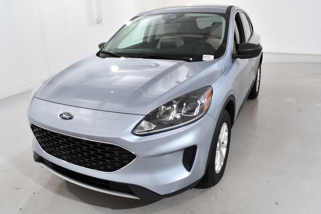 Used 2022 Ford Escape SE w/ Cold Weather Package image 2