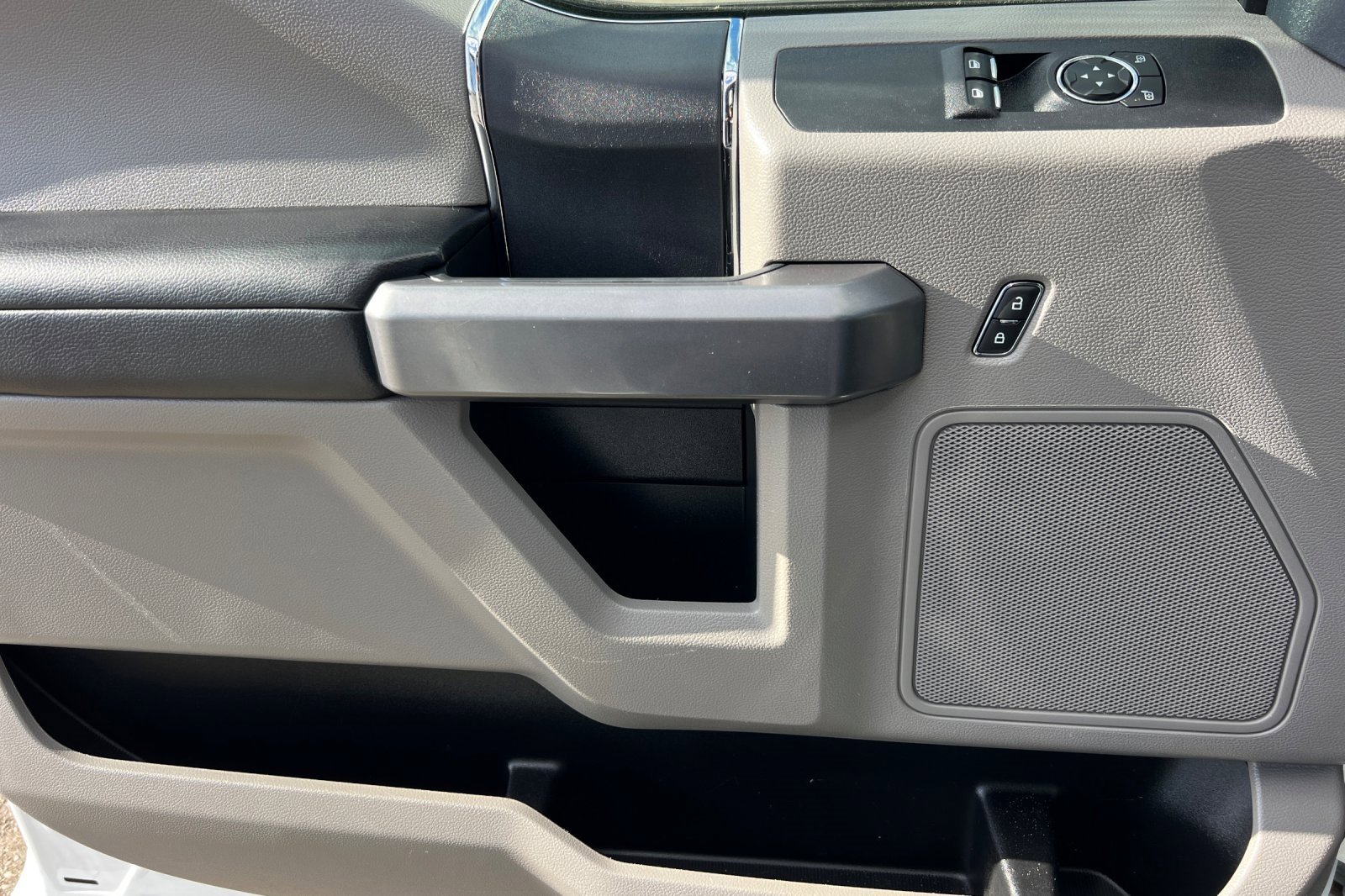 Certified 2022 Ford F550 4x4 Regular Cab Super Duty image 12