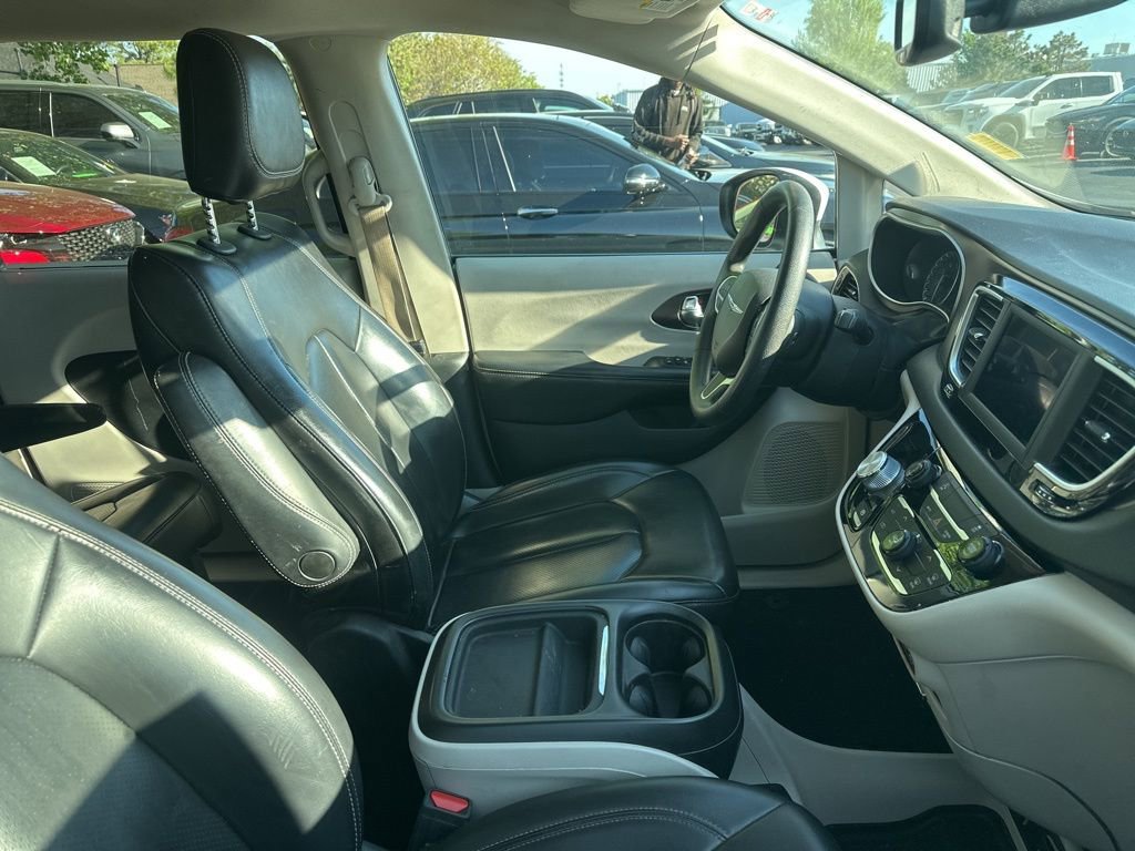 Used 2021 Chrysler Voyager Lxi image 3