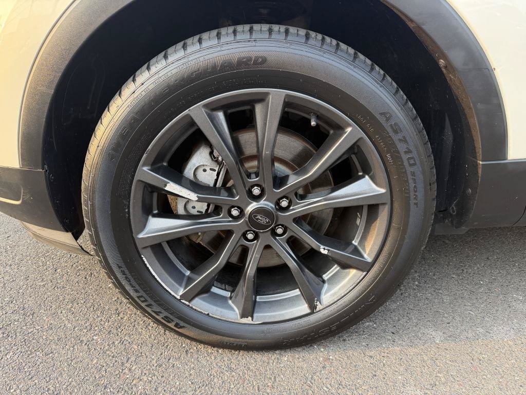 Used 2018 Ford Explorer XLT w/ Equipment Group 202A AWD/4WD image 9