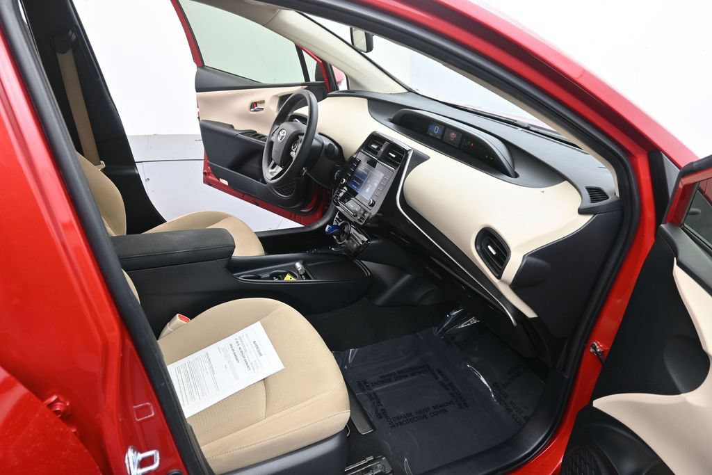 Used 2021 Toyota Prius LE FWD image 19