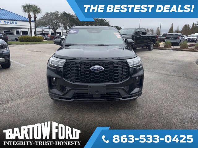Used 2025 Ford Explorer ST-Line w/ Premium Package image 2