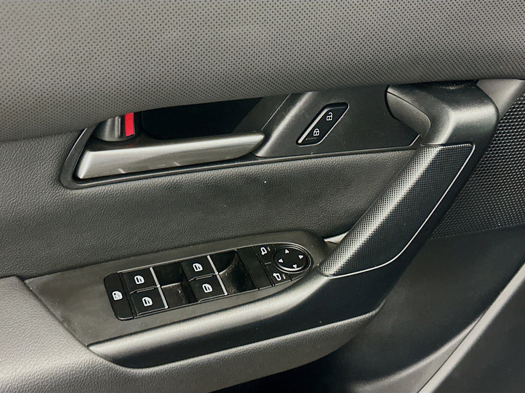 Used 2025 MAZDA CX-50 AWD 2.5 S w/ Premium Package image 15