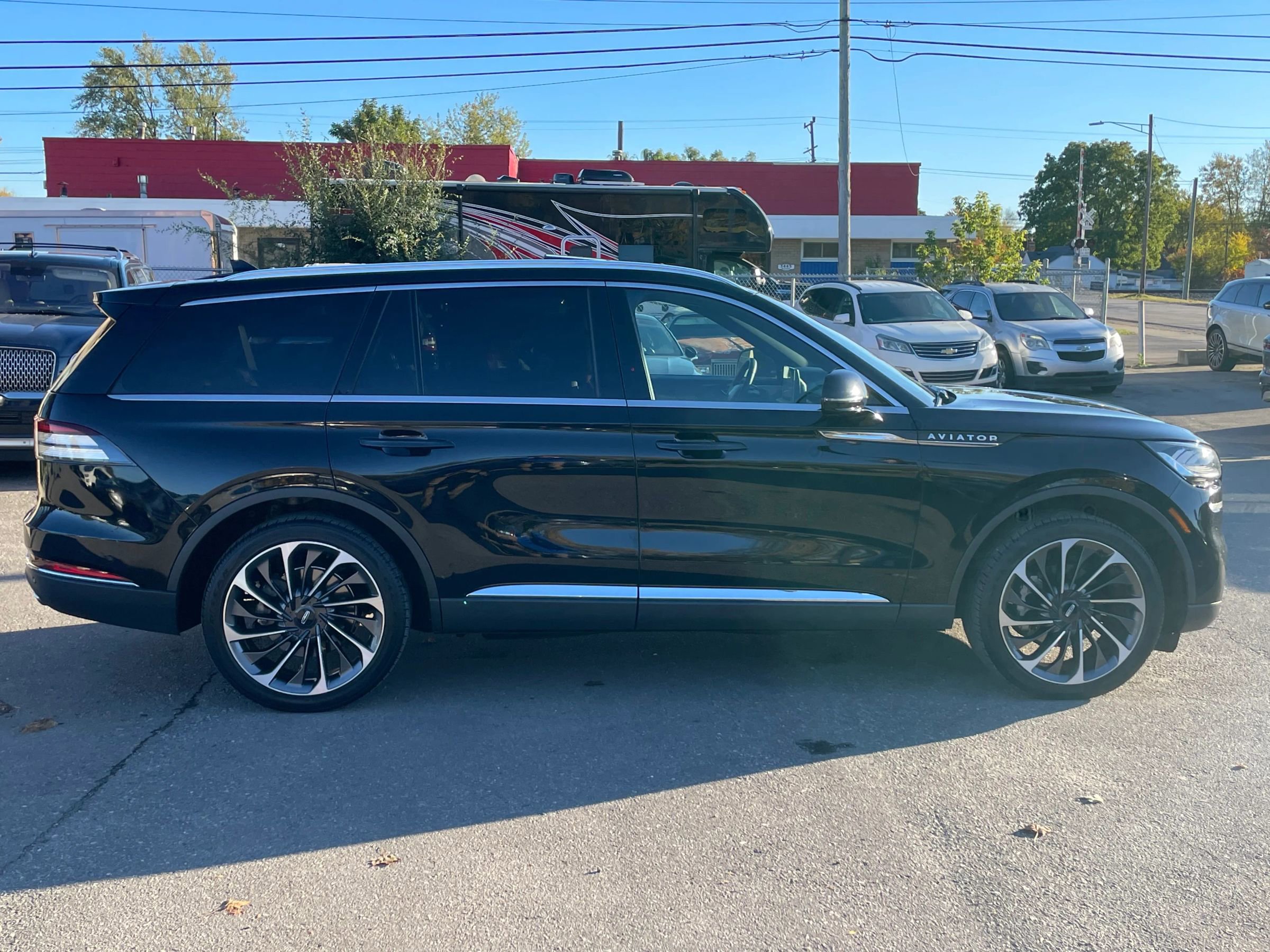 Used 2023 Lincoln Aviator Reserve w/ Equipment Group 201A image 4