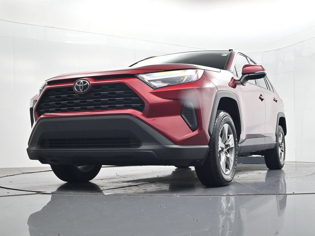 Used 2025 Toyota RAV4 XLE AWD/4WD image 45