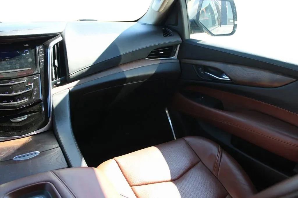 Used 2018 Cadillac Escalade Premium Luxury image 33