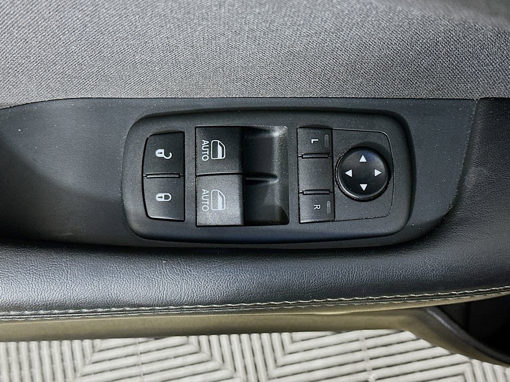 Used 2019 Dodge Challenger SXT image 20