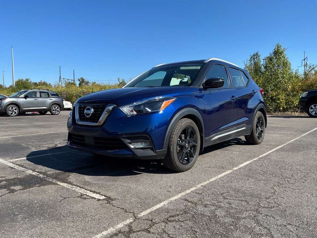 Used 2020 Nissan Kicks SR w/ SR Premium Package FWD image 2