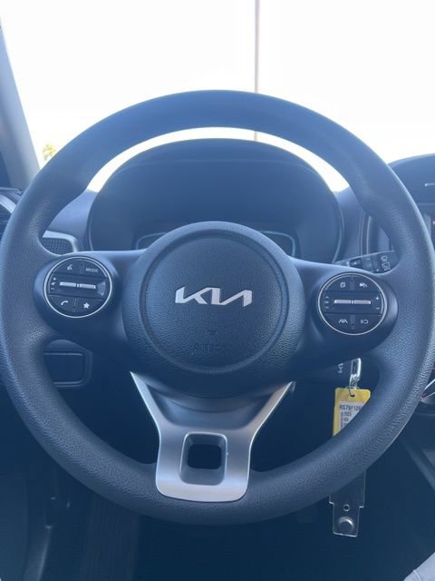 Used 2025 Kia Soul LX w/ LX Technology Package FWD image 12